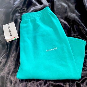 NEVER WORN BALENCIAGA UN SHORTS